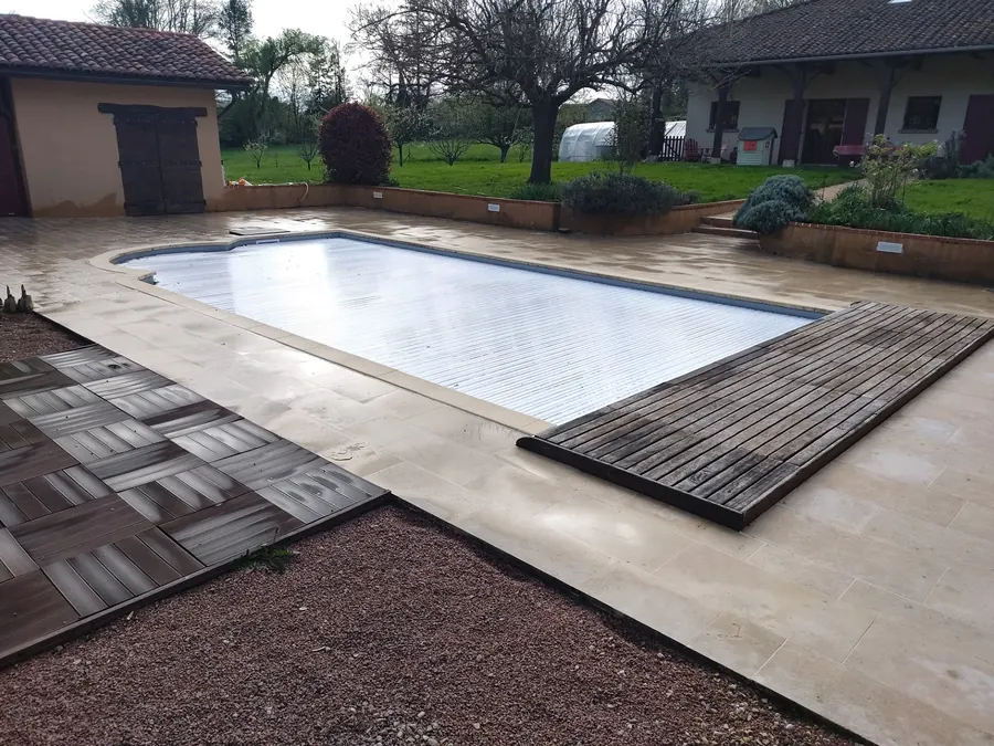 Couverture de piscine — après nettoyage